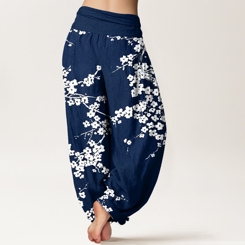 Buddha Stones Pantalones harem de mujer con cintura elástica y estampado de ramas de flores blancas, de algodón puro. - image 1