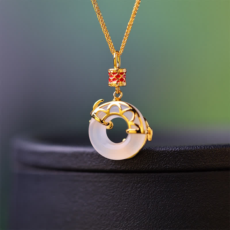 Buddha Stones Collar redondo con hebilla de calcedonia blanca con diseño de pez koi, éxito y paz. - image 2