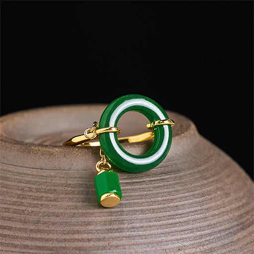 Buddha Stones Anillo de calcedonia verde con hebilla de la paz y diseño de fuerza - Calcedonia verde (US 7) - image 0