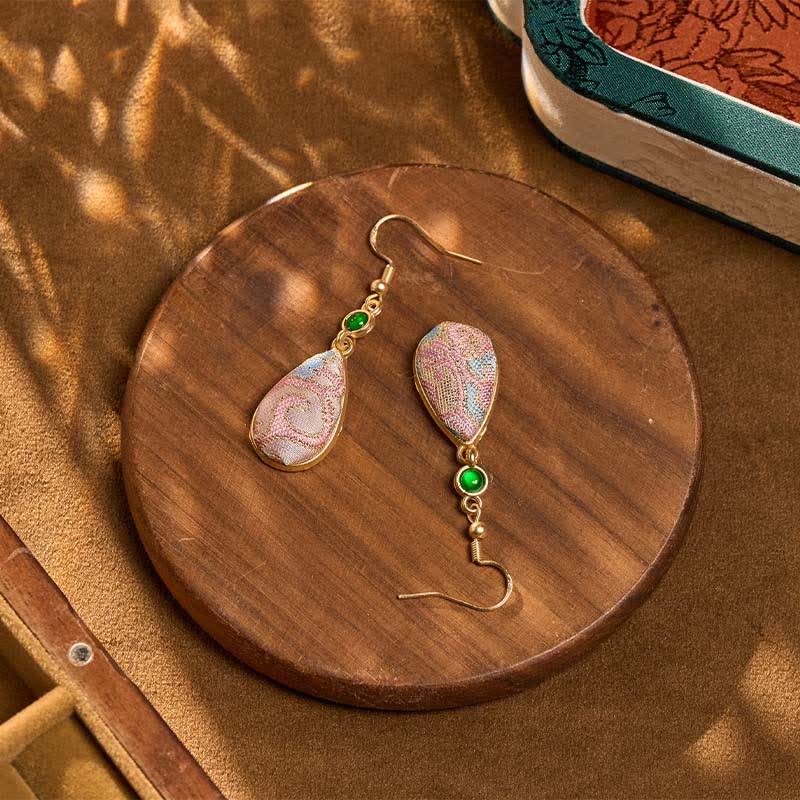 Buddha Stones Pendientes de seda artesanales con coloridos diseños y forma de lágrima. - image 3