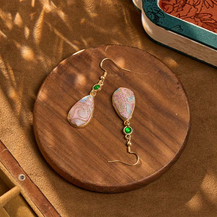 Buddha Stones Pendientes de seda artesanales con coloridos diseños y forma de lágrima. - image 3