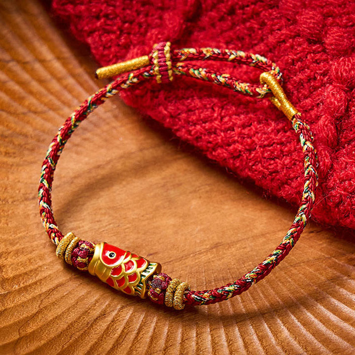 Buddha Stones Pulsera protectora tejida a mano con hilo rojo y diseño de flor de pez koi. - Granate - Con accesorio de pez koi - image 18