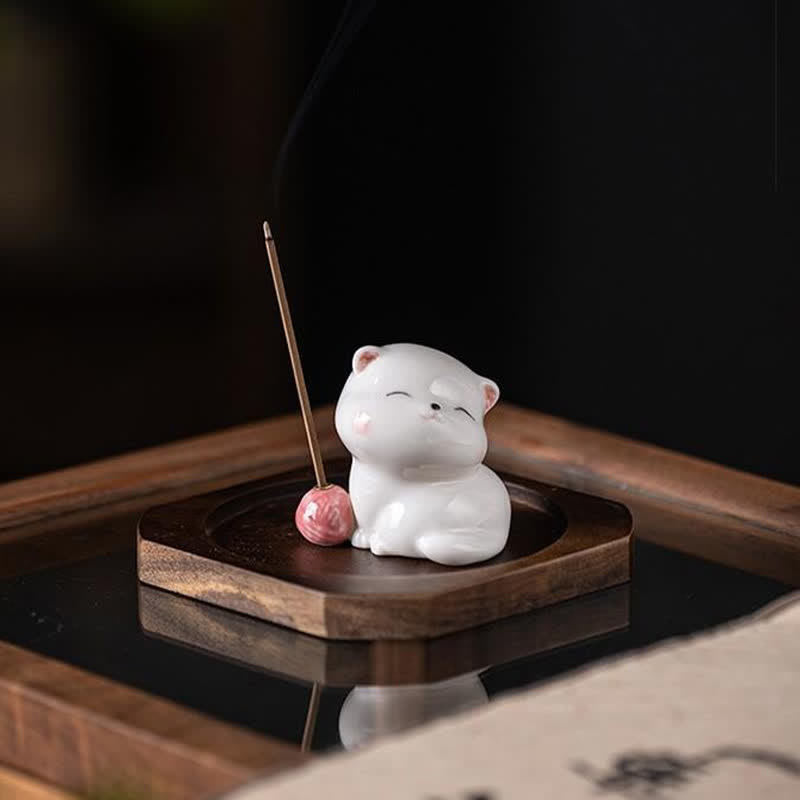 Buddha Stones Quemador de incienso minimalista de cerámica blanca con forma de gato y pompón (sin incienso) - image 3
