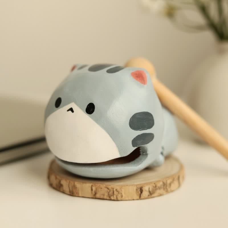 Buddha Stones Decoración de animales adorables tallada a mano en madera de tilo con forma de gato: fuerza. - image 1