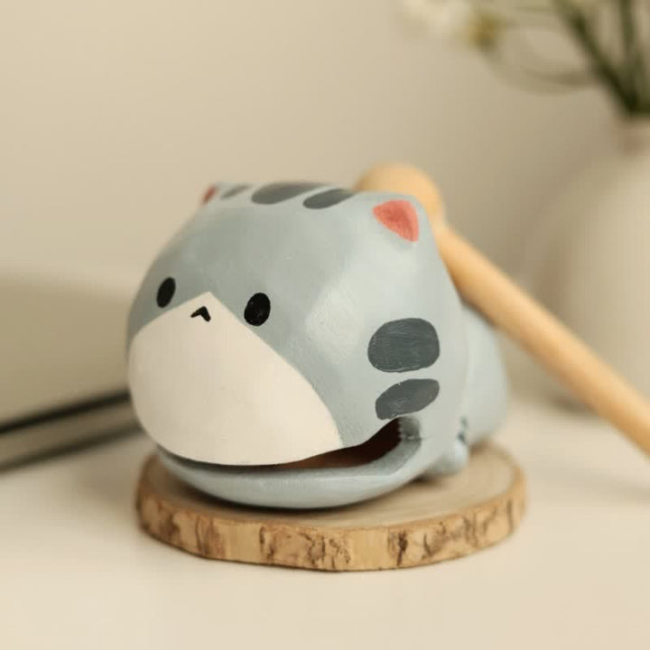 Buddha Stones Decoración de animales adorables tallada a mano en madera de tilo con forma de gato: fuerza. - image 1