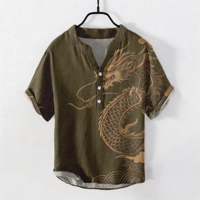 Buddha Stones Camisa de manga corta con medio botón y estampado de dragón dorado de algodón para hombre - Aceituna - US/UK/AU50, EU60 (5XL) - image 0