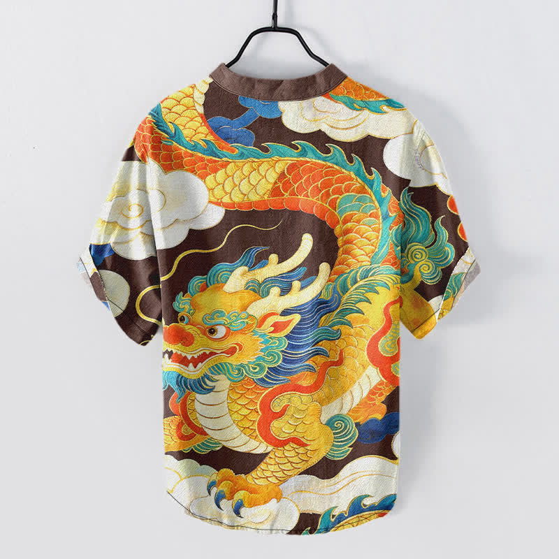 Buddha Stones Camisa de manga corta con medio botón para hombre, de algodón, con estampado de nubes auspiciosas y dragón dorado. - image 1