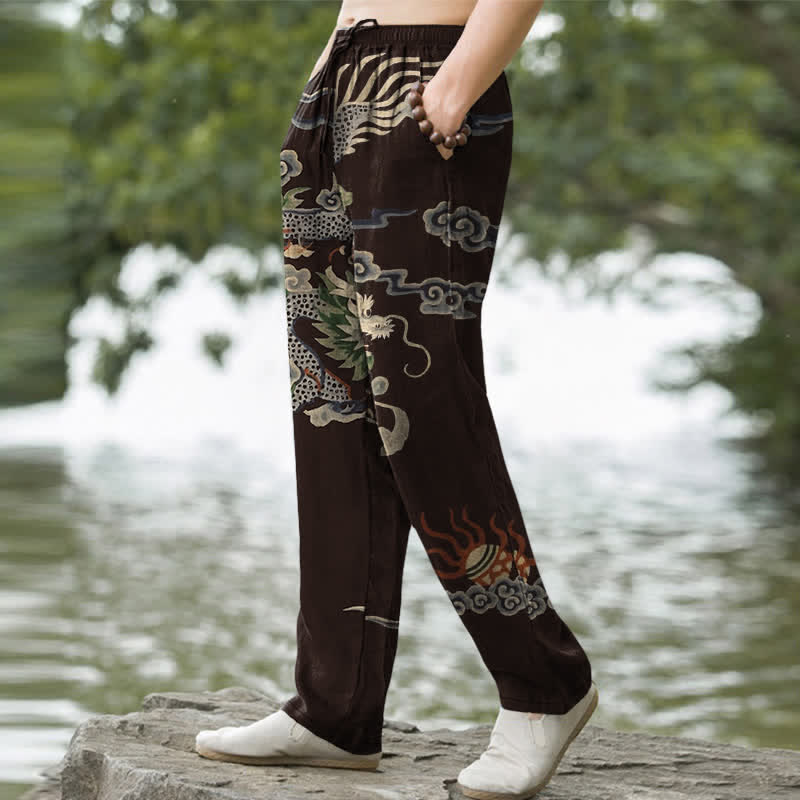 Buddha Stones Pantalones de hombre de algodón con estampado de nubes y dragones, corte ajustado y bolsillos. - image 1