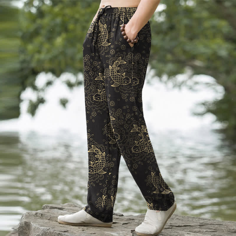 Buddha Stones Pantalones de hombre de algodón con estampado floral de peces koi dorados y corte ajustado, con bolsillos. - image 1