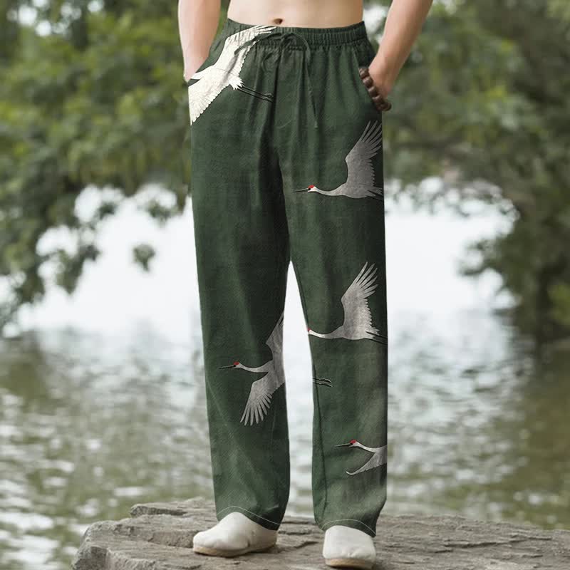 Buddha Stones Pantalones de hombre de algodón blanco con estampado de grullas voladoras, corte ajustado y bolsillos. - Verde bosque - US/UK/AU50, EU60 (5XL) - image 0