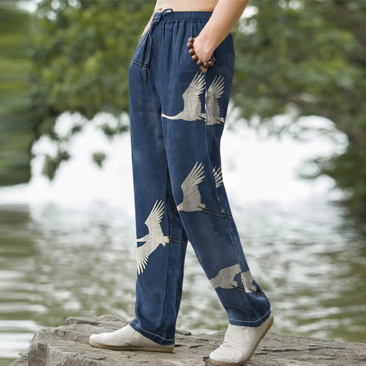 Buddha Stones Pantalones de hombre de algodón blanco con estampado de grullas voladoras, corte ajustado y bolsillos. - image 7