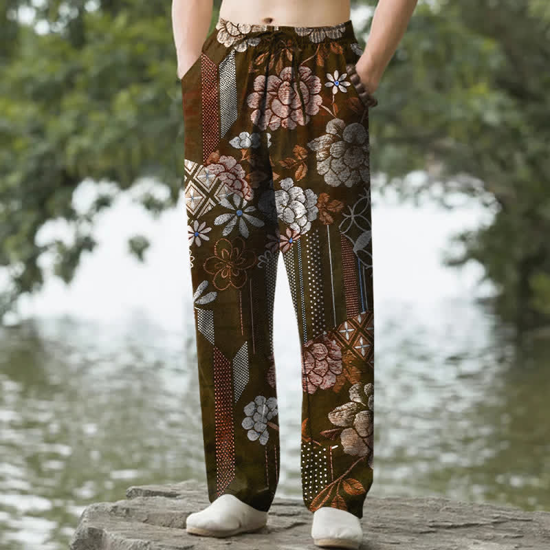 Buddha Stones Pantalones de hombre de algodón con estampado floral bohemio en patchwork, corte ajustado y bolsillos. - Marrón silla de montar - US/UK/AU50, EU60 (5XL) - image 4