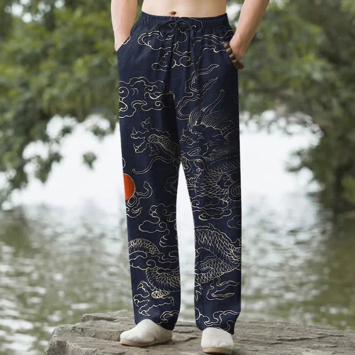 Buddha Stones Pantalones de algodón para hombre con estampado de dragón volador persiguiendo el sol, corte cónico y bolsillos. - Marina de guerra - US/UK/AU50, EU60 (5XL) - image 6
