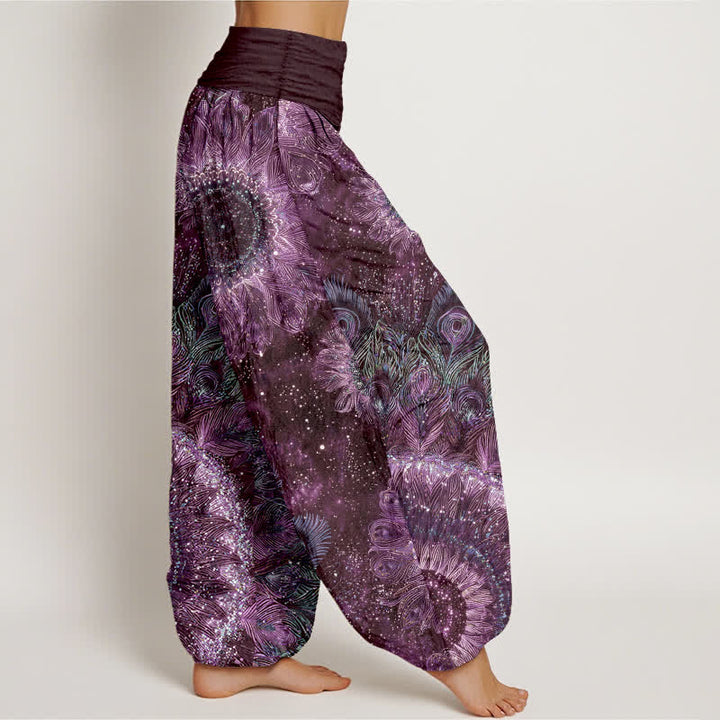 Buddha Stones Pantalones harem de mujer con cintura elástica y estampado de plumas de pavo real, de algodón. - image 9