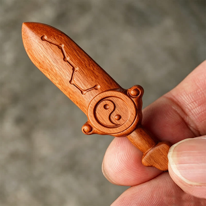 Buddha Stones Llaveros con espadas grabadas con el símbolo del equilibrio Yin Yang en madera de azufaifo - image 8