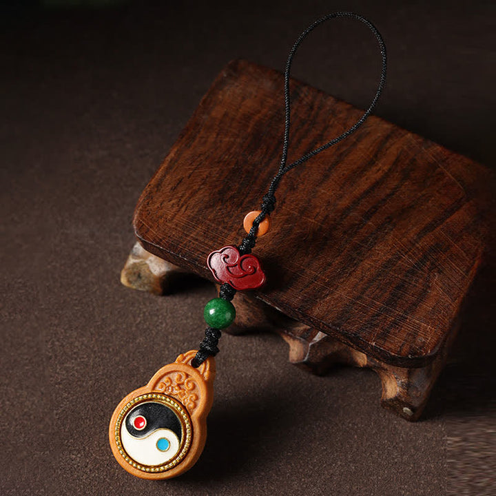 Buddha Stones Calabaza colgante de protección Bagua Yin Yang de sándalo verde para teléfono - image 1
