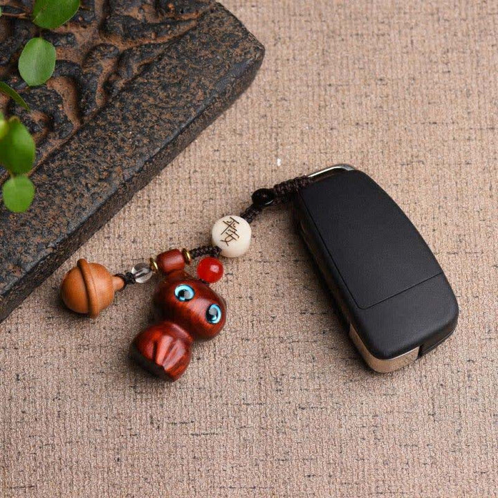 Buddha Stones Llaveros protectores con cascabel para gatos, tallados a mano en madera de ébano y sándalo rojo. - image 4