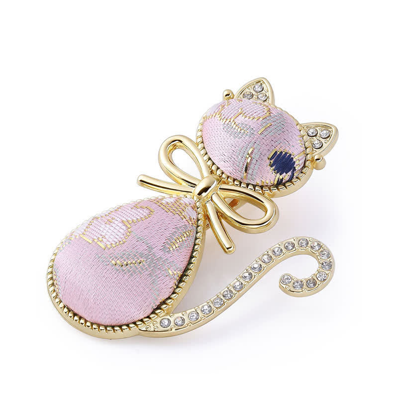 Buddha Stones Horquilla de estilo chino con diseño de gato de brocado y diamantes de imitación chapada en oro. - Rosa (mismo tono de color – el estampado varía) - image 4
