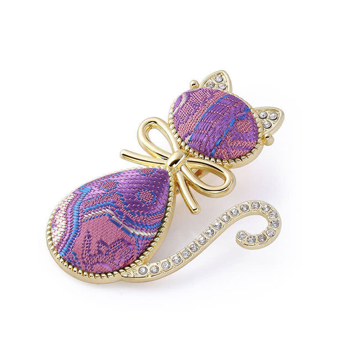 Buddha Stones Horquilla de estilo chino con diseño de gato de brocado y diamantes de imitación chapada en oro. - Morado (mismo tono de color, el estampado varía) - image 0