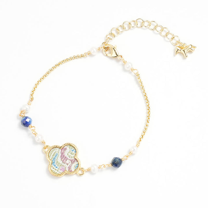 Buddha Stones Pulsera ajustable de cobre con brocado de trébol de cuatro hojas y incrustaciones de perlas. - Trébol de cuatro hojas (mismo tono de color, el patrón varía) - image 0