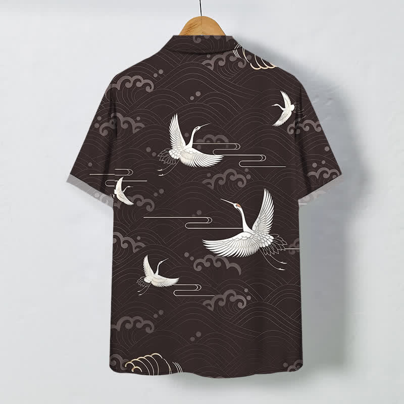 Buddha Stones Camisa transpirable de manga corta para hombre con botones y estampado de nubes y grullas. - image 1