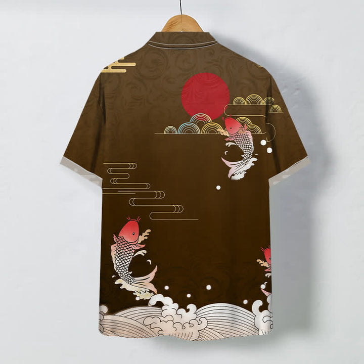 Buddha Stones Camisa transpirable de manga corta para hombre con estampado de olas de peces koi rojos y sol rojo. - image 4