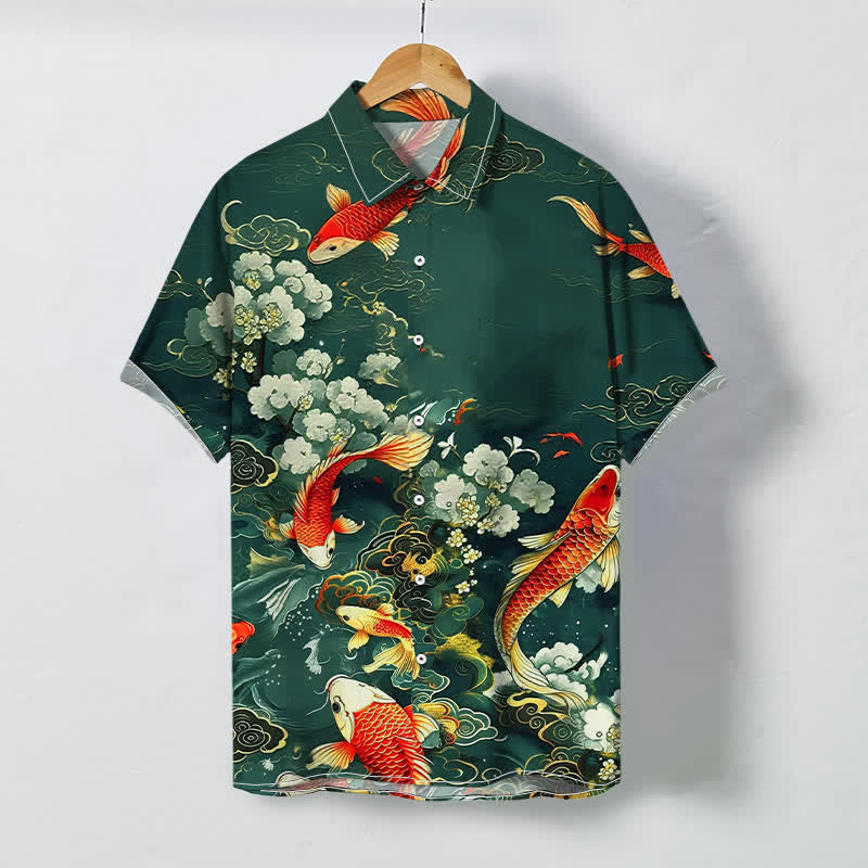Buddha Stones Camisa de manga corta para hombre con estampado floral blanco, nubes y pez koi rojo, resistente a las arrugas. - Verde bosque - US/UK/AU48, UE58 (4XL) - image 0
