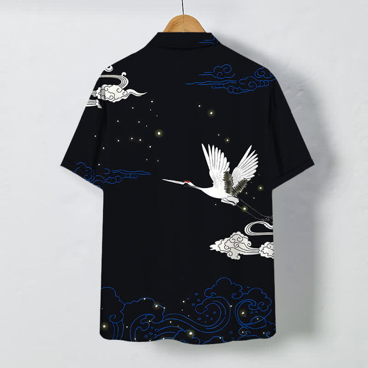 Buddha Stones Camisa de manga corta para hombre con botones y estampado de grullas voladoras y nubes, resistente a las arrugas. - image 1
