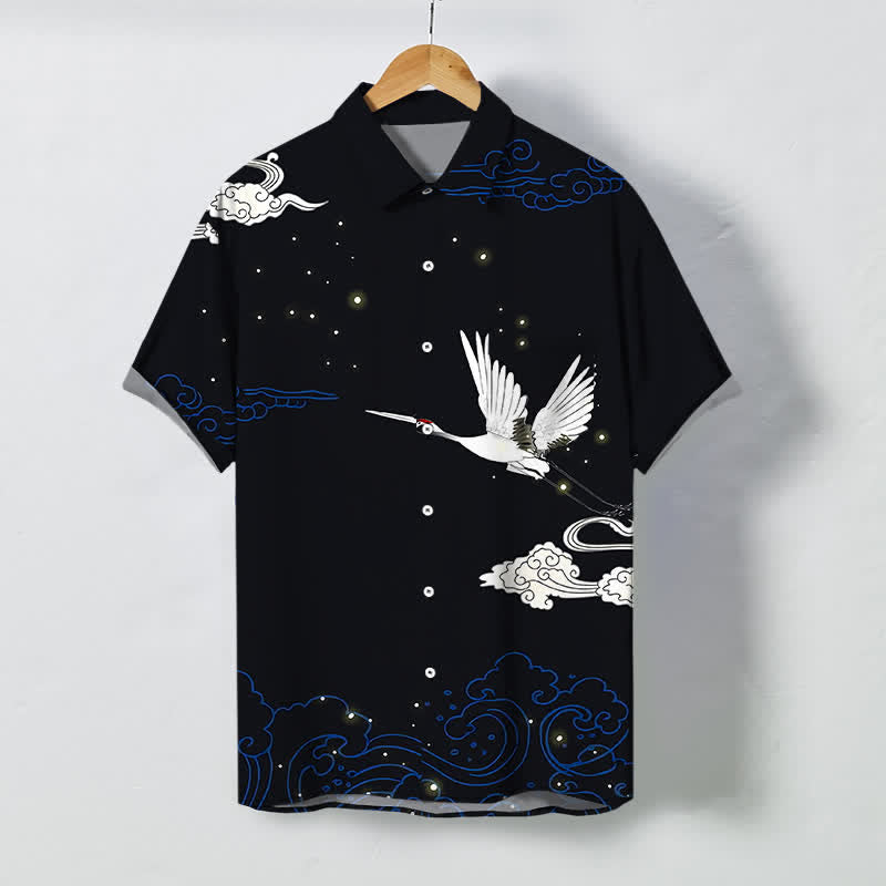 Buddha Stones Camisa de manga corta para hombre con botones y estampado de grullas voladoras y nubes, resistente a las arrugas. - Negro - US/UK/AU48, UE58 (4XL) - image 0