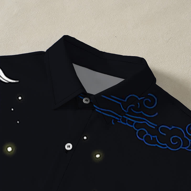 Buddha Stones Camisa de manga corta para hombre con botones y estampado de grullas voladoras y nubes, resistente a las arrugas. - image 2