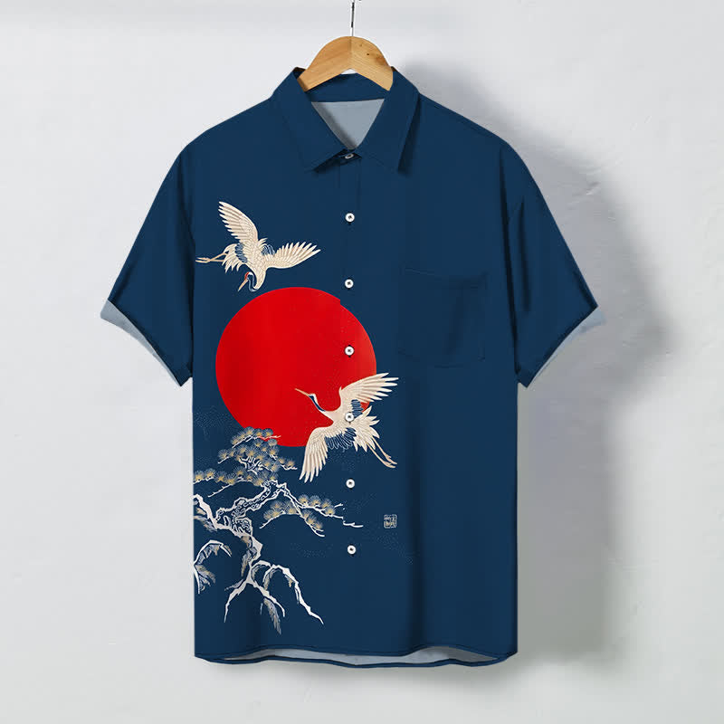 Buddha Stones Camisa de manga corta para hombre con botones y estampado de pino y grulla roja, resistente a las arrugas. - Marina de guerra - US/UK/AU48, UE58 (4XL) - image 0