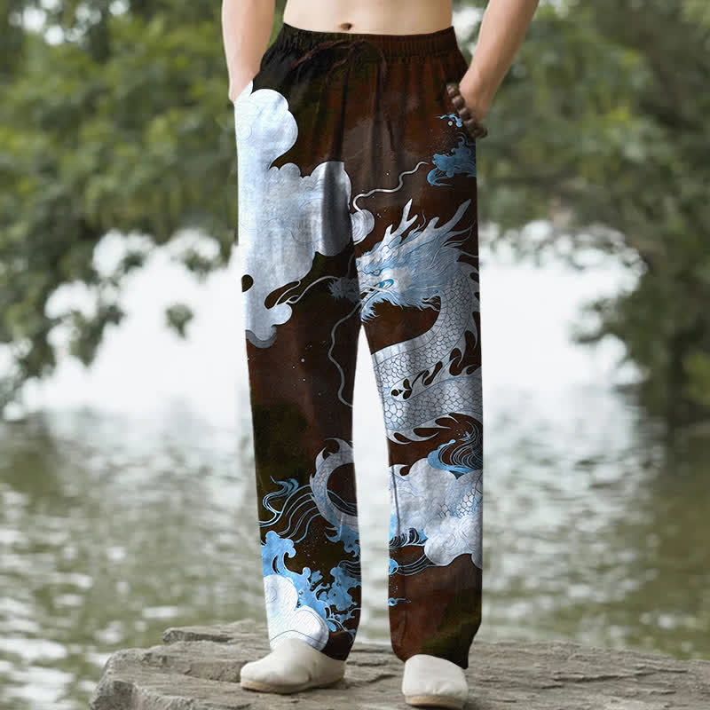 Buddha Stones Pantalones de hombre de algodón con estampado de nubes y dragones, corte ajustado y bolsillos. - Marrón silla de montar - US/UK/AU50, EU60 (5XL) - image 4