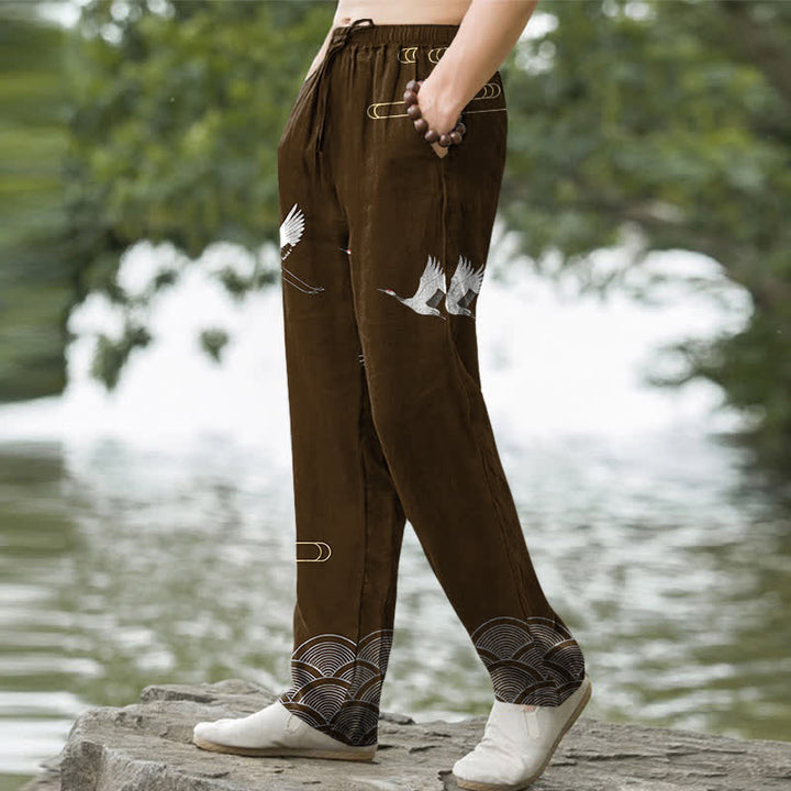 Buddha Stones Pantalones de hombre de algodón blanco con estampado de grullas y olas, corte cónico y bolsillos. - image 7