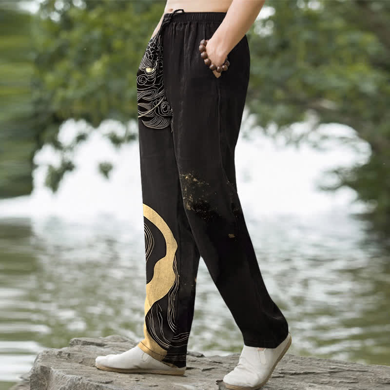 Buddha Stones Pantalones de hombre de algodón con estampado de ondas de dragón dorado y corte ajustado, con bolsillos. - image 1