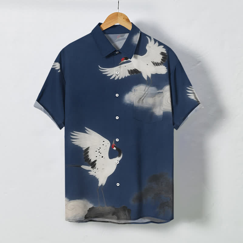 Buddha Stones Camisa de manga corta para hombre con botones y estampado de nubes y grulla blanca voladora, resistente a las arrugas. - Marina de guerra - US/UK/AU48, UE58 (4XL) - image 0