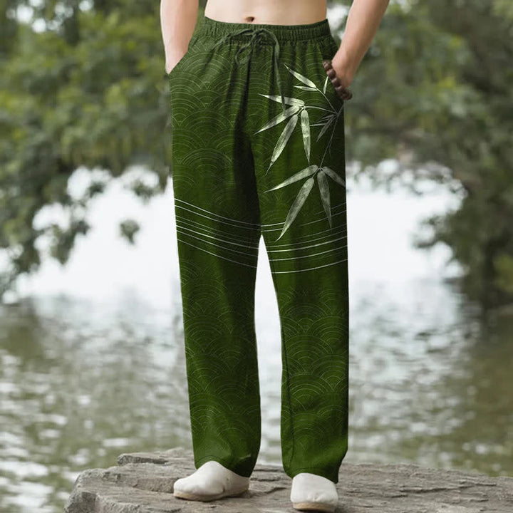 Buddha Stones Pantalones de hombre de algodón con estampado de hojas de bambú, corte ajustado y bolsillos. - Verde bosque - US/UK/AU50, EU60 (5XL) - image 0