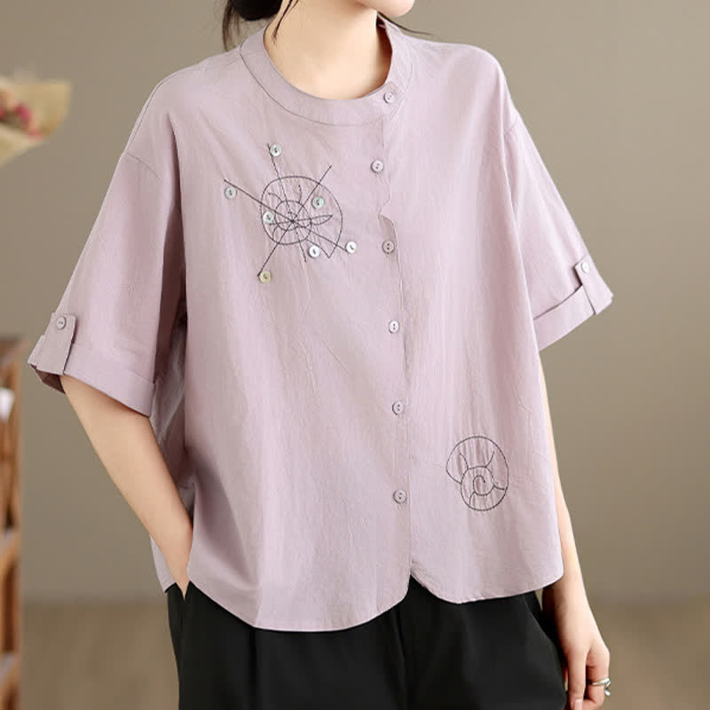 Buddha Stones Camisa de manga corta para mujer, estilo casual veraniego, minimalista, con bordado de caracoles y botones geométricos. - image 1
