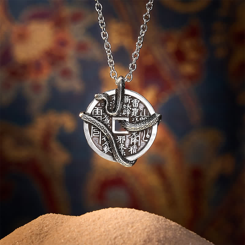 Buddha Stones Collar con moneda de cobre chapada en plata con fantasmas de montaña que gastan dinero y una serpiente enroscada alrededor de una moneda de cobre. - image 1