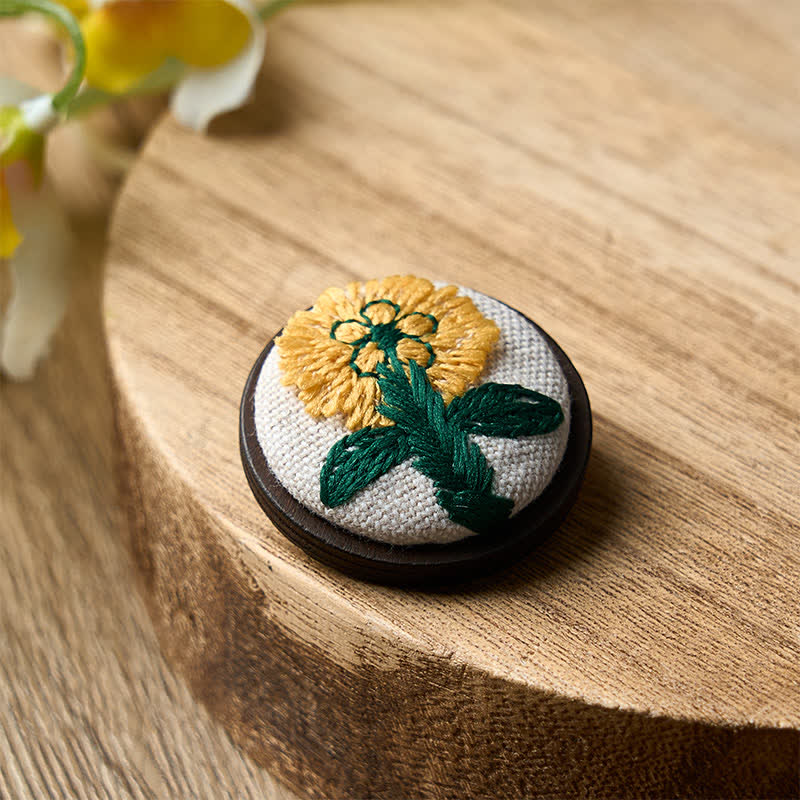 Buddha Stones Broche redondo de tela hecho a mano con diseño floral. - image 10