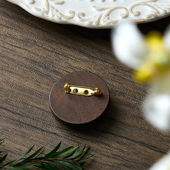 Buddha Stones Broche redondo de tela hecho a mano con diseño floral. - image 22
