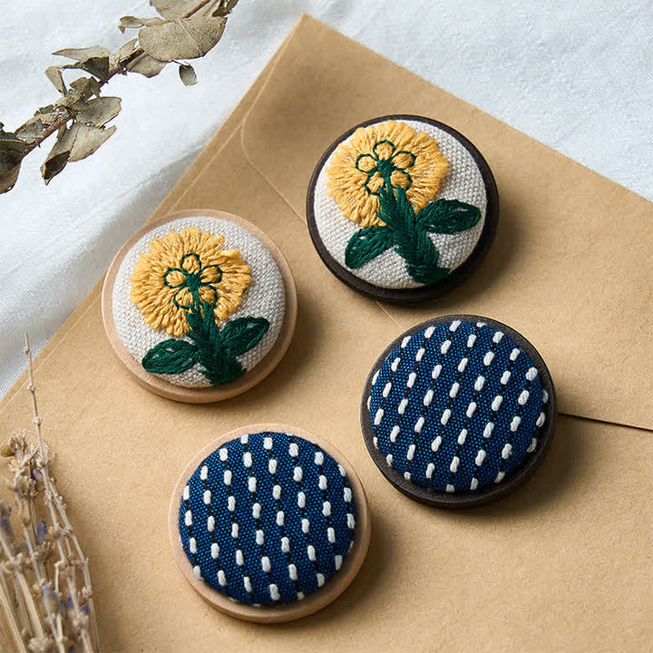 Buddha Stones Broche redondo de tela hecho a mano con diseño floral. - image 6