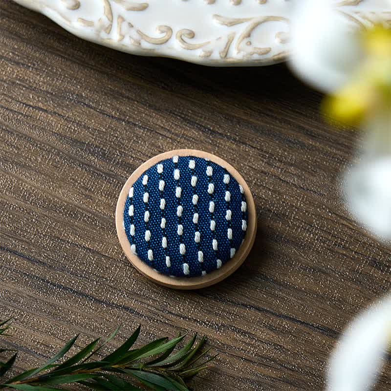 Buddha Stones Broche redondo de tela hecho a mano con diseño floral. - image 14