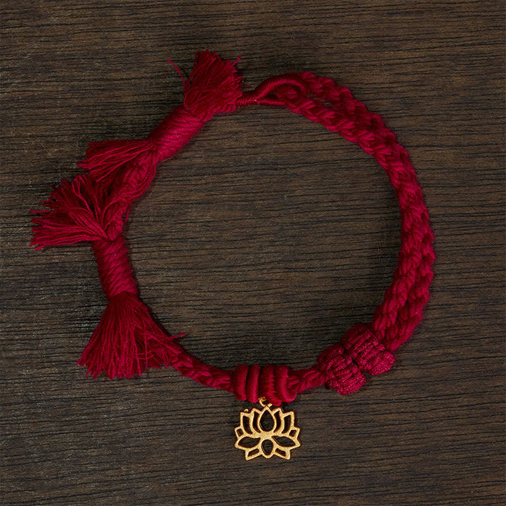 Buddha Stones Pulsera de hilo rojo con loto de cobre para un nuevo comienzo - Cordón rojo oscuro (circunferencia de la muñeca: 14–17 cm) - LOTO - image 0