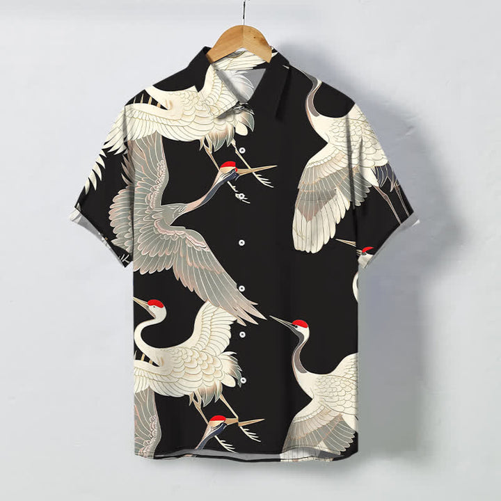 Buddha Stones Camisa de manga corta para hombre con botones y estampado de grulla de corona roja en vuelo, resistente a las arrugas. - Negro - US/UK/AU48, UE58 (4XL) - image 0