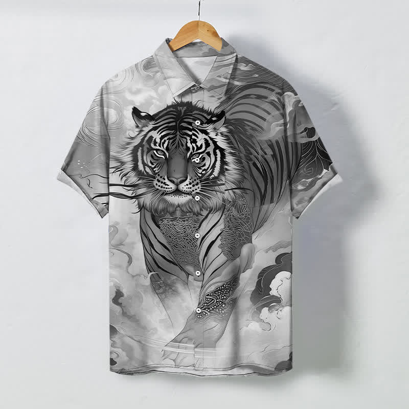 Buddha Stones Camisa de manga corta para hombre con botones y estampado de olas y nubes de tigre, resistente a las arrugas. - Gris claro - US/UK/AU48, UE58 (4XL) - image 10