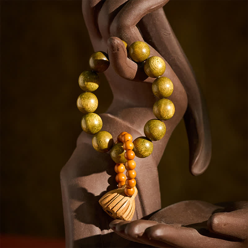 Buddha Stones Decoraciones de cuentas de meditación táctiles pulidas a mano con forma de cápsula de loto de sándalo verde para la sanación. - image 1