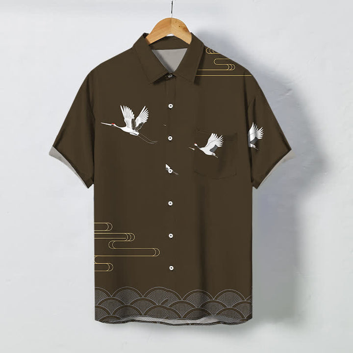 Buddha Stones Camisa transpirable de manga corta para hombre con botones estampados de ondas doradas y grullas - Marrón silla de montar - US/UK/AU48, UE58 (4XL) - image 5