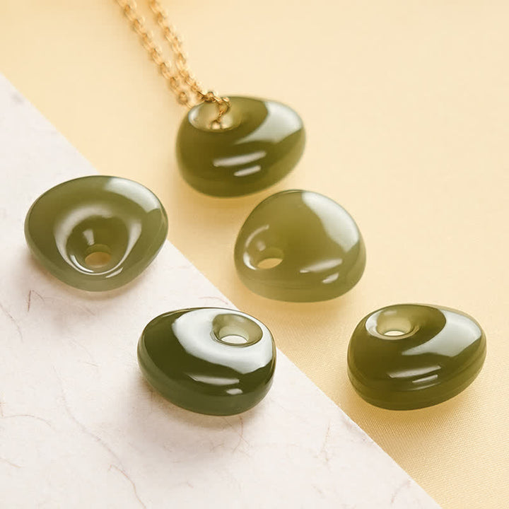 Buddha Stones Collar con mini colgante de jade con candado infantil y diseño de la suerte. - image 8