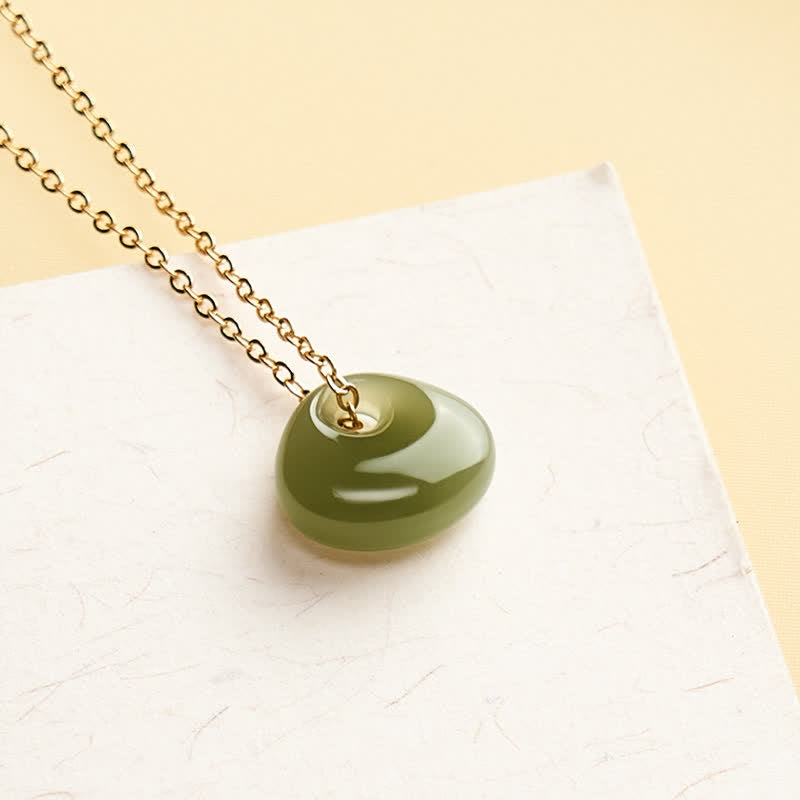 Buddha Stones Collar con mini colgante de jade con candado infantil y diseño de la suerte. - image 1