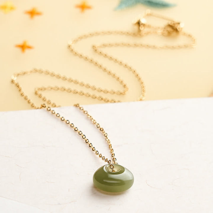 Buddha Stones Collar con mini colgante de jade con candado infantil y diseño de la suerte. - image 2